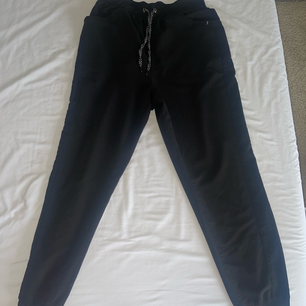 Jaanuu Jogger black scrub pants